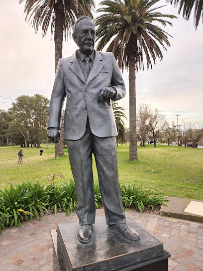 Monumento al Dr. Raúl Alfonsín - Monumento: ONG en Chascomús,Buenos Aires,ARGENTINA