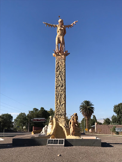 Monumento a la mujer - Escultura: ONG en Fiambalá,Catamarca,ARGENTINA